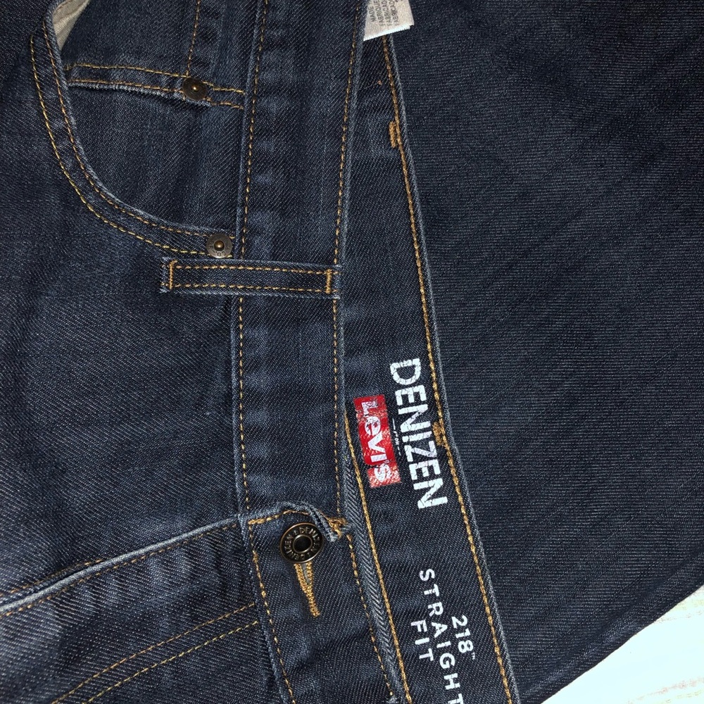 Levi’s - Picture 3 of 5